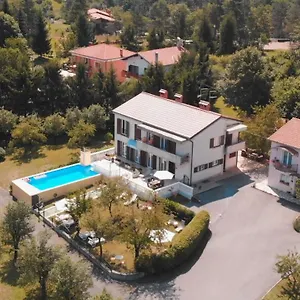 3* Pensión Surina