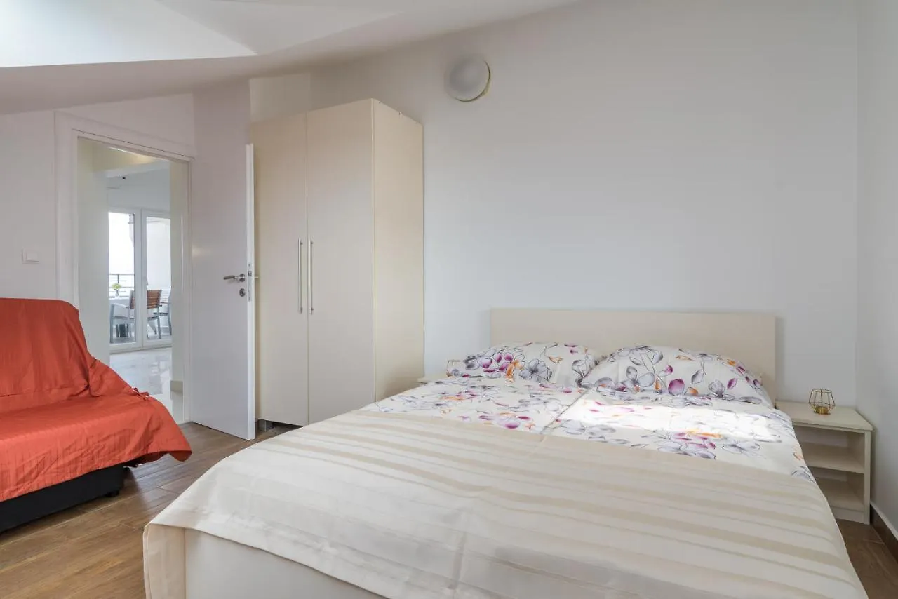 Apartments & Rooms Lavanda Malinska Croatia