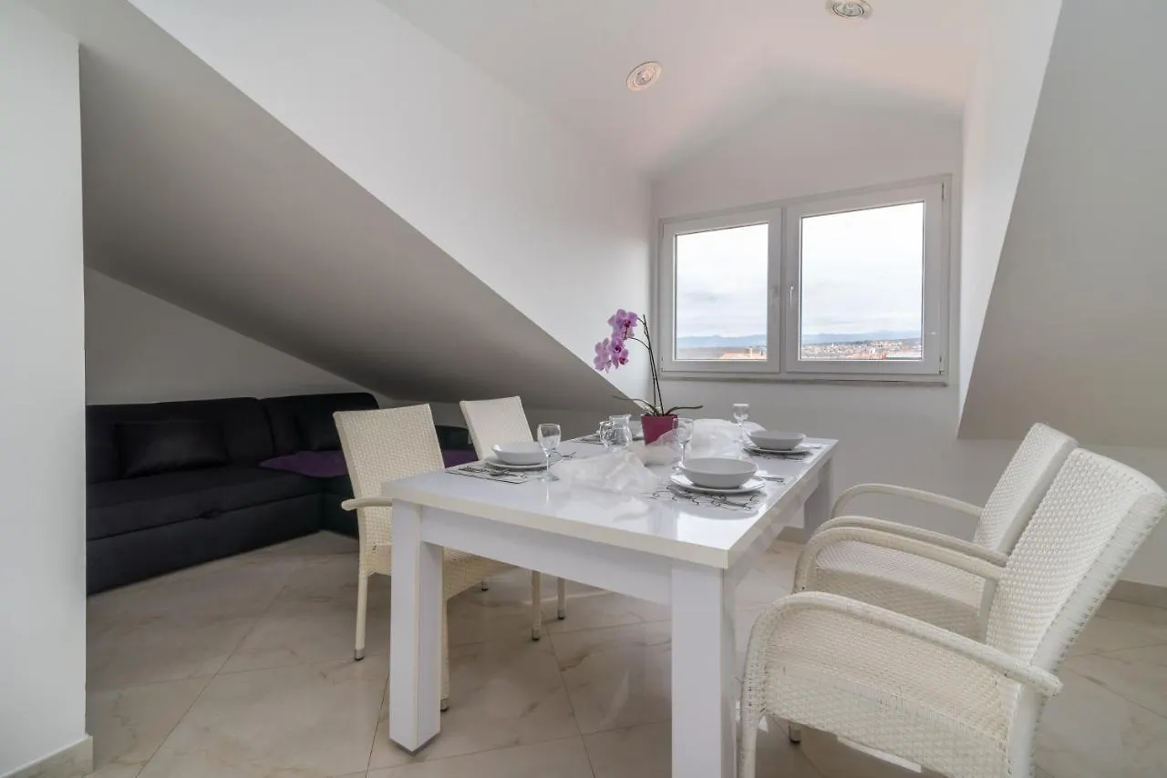 Apartments & Rooms Lavanda Malinska Guest house