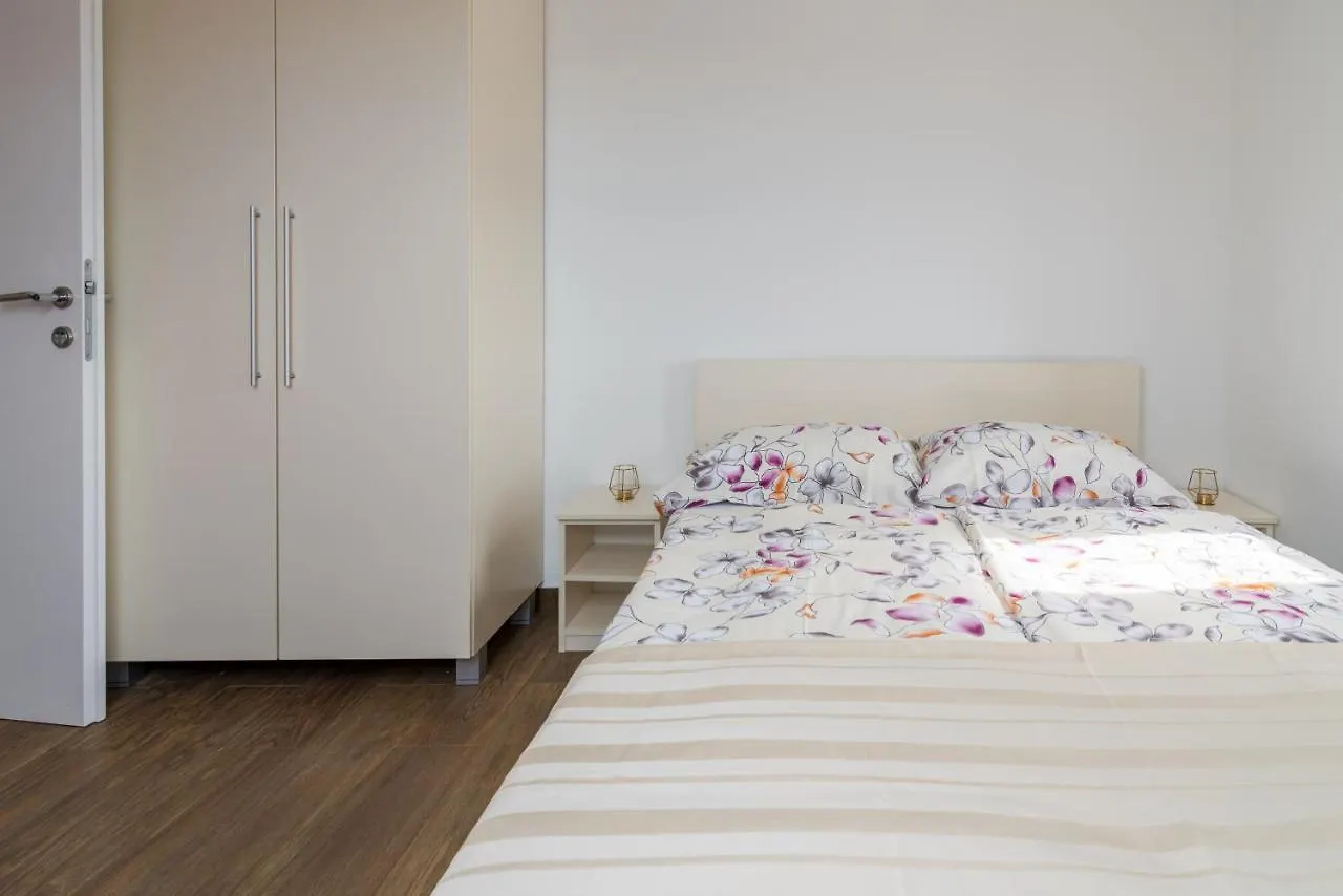 Apartments & Rooms Lavanda Malinska Guest house