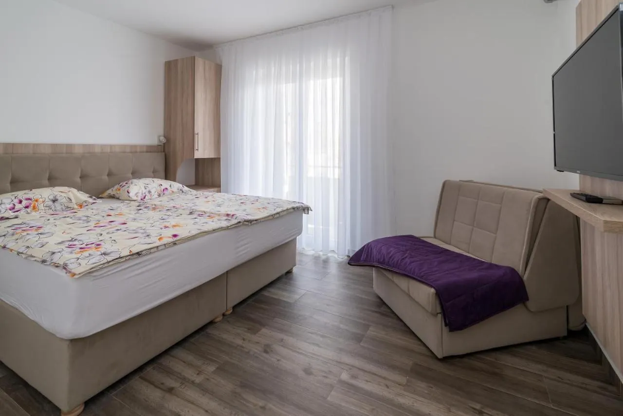 Apartments & Rooms Lavanda Malinska 4*,